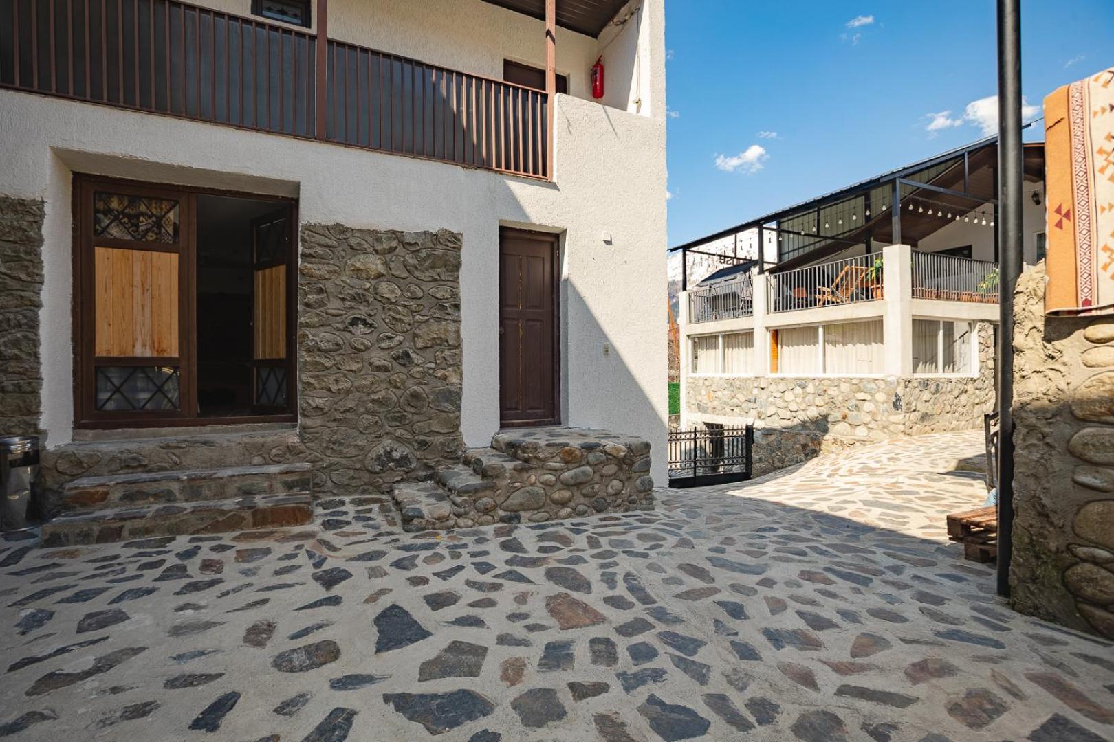 Guesthouse Of Manoni Ratiani Mestia Ngoại thất bức ảnh